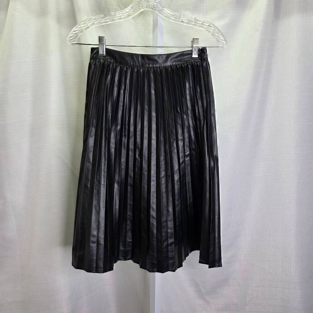 Monteau Los Angeles Black Pleated Faux Leather Midi Skirt Size Small - Picture 3 of 10